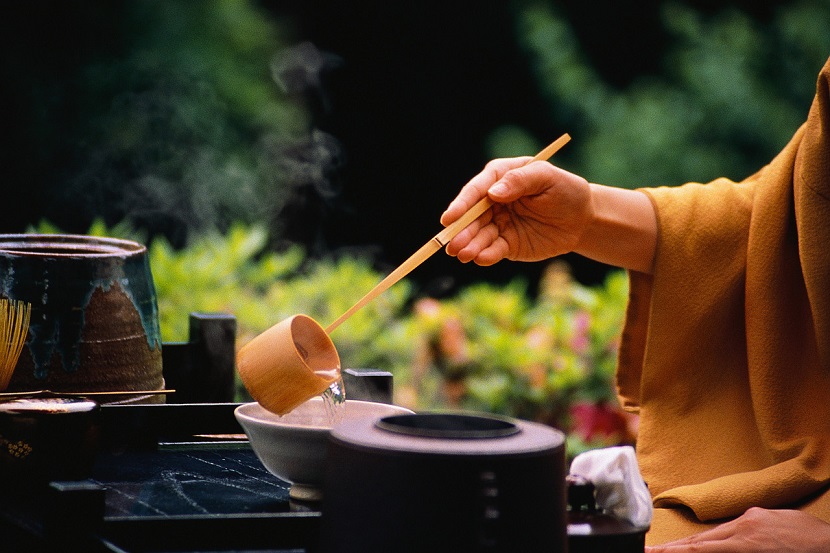 Tách trà buổi sáng và những mật ngôn tình cờ