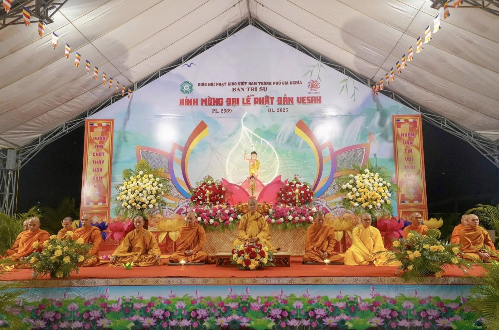 Đắk Nông: Lung linh đêm hoa đăng kính mừng Phật đản PL.2569 – DL.2025 tại Tịnh xá Ngọc Đạt