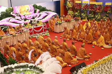 Khánh Hòa: Đêm hoa đăng, thiền tọa kỷ niệm 65 năm ngày đức thầy Giác An khai lập Giáo đoàn III
