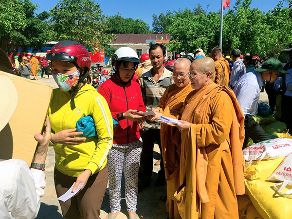 Đắk Lắk: Đoàn từ thiện hệ phái Khất sĩ chia sẻ yêu thương tại xã Ia Rvê, huyện Ea Súp