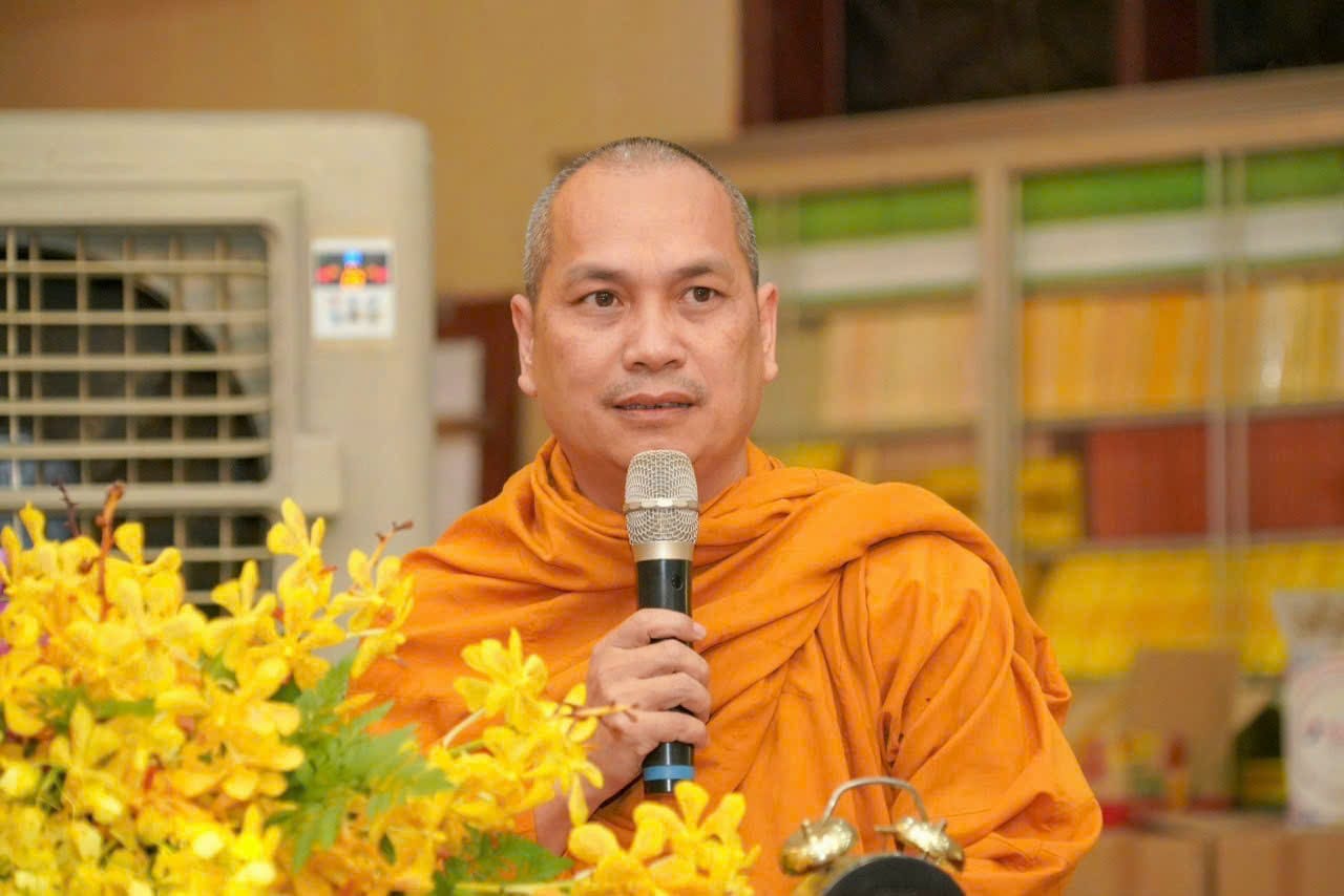 TP.HCM: TT.Giác Nhường chia sẻ với các vị Khất sĩ trẻ khi làm trụ trì nhân Khóa Bồi dưỡng Trụ trì 2024