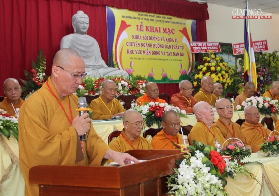 Khai mạc Khóa bồi dưỡng, khóa tu ngành Hướng dẫn Phật tử