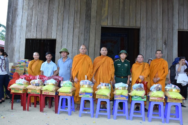 Giáo đoàn VI cứu trợ miền Trung