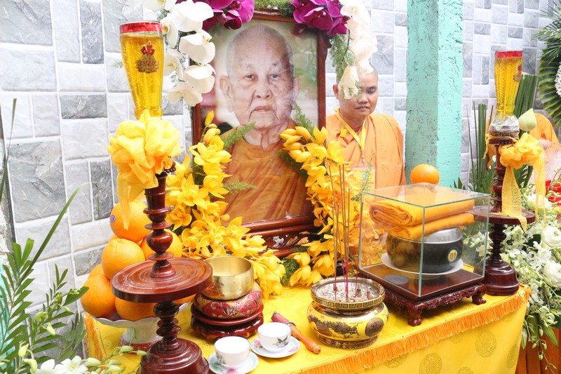 Bài thơ Tưởng niệm Giác linh cố Ni trưởng Thích Nữ Ngoạt Liên