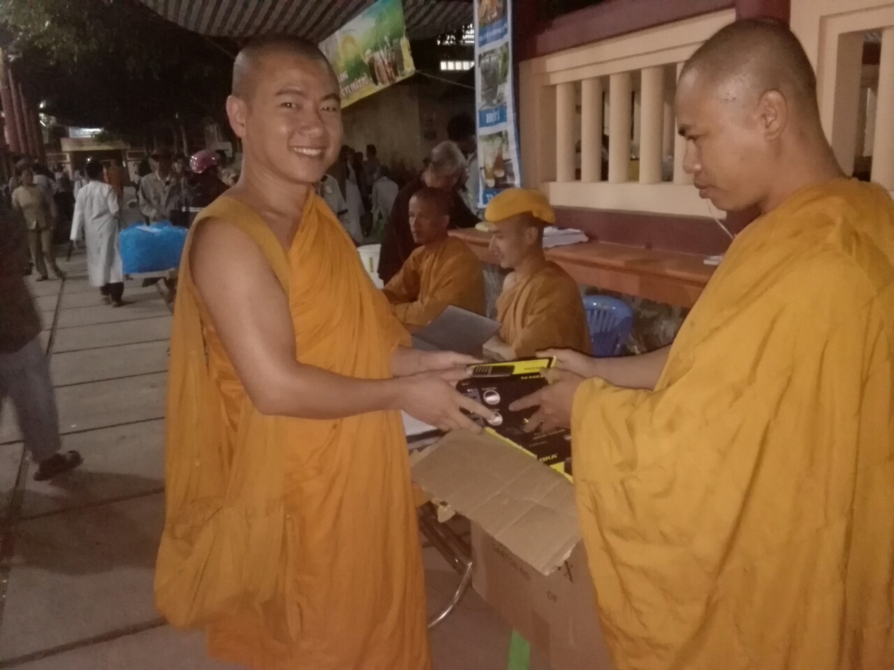 150 máy nghe Chơn Lý Tổ sư được gửi cho người hữu duyên tại Tổ đình Minh Đăng Quang
