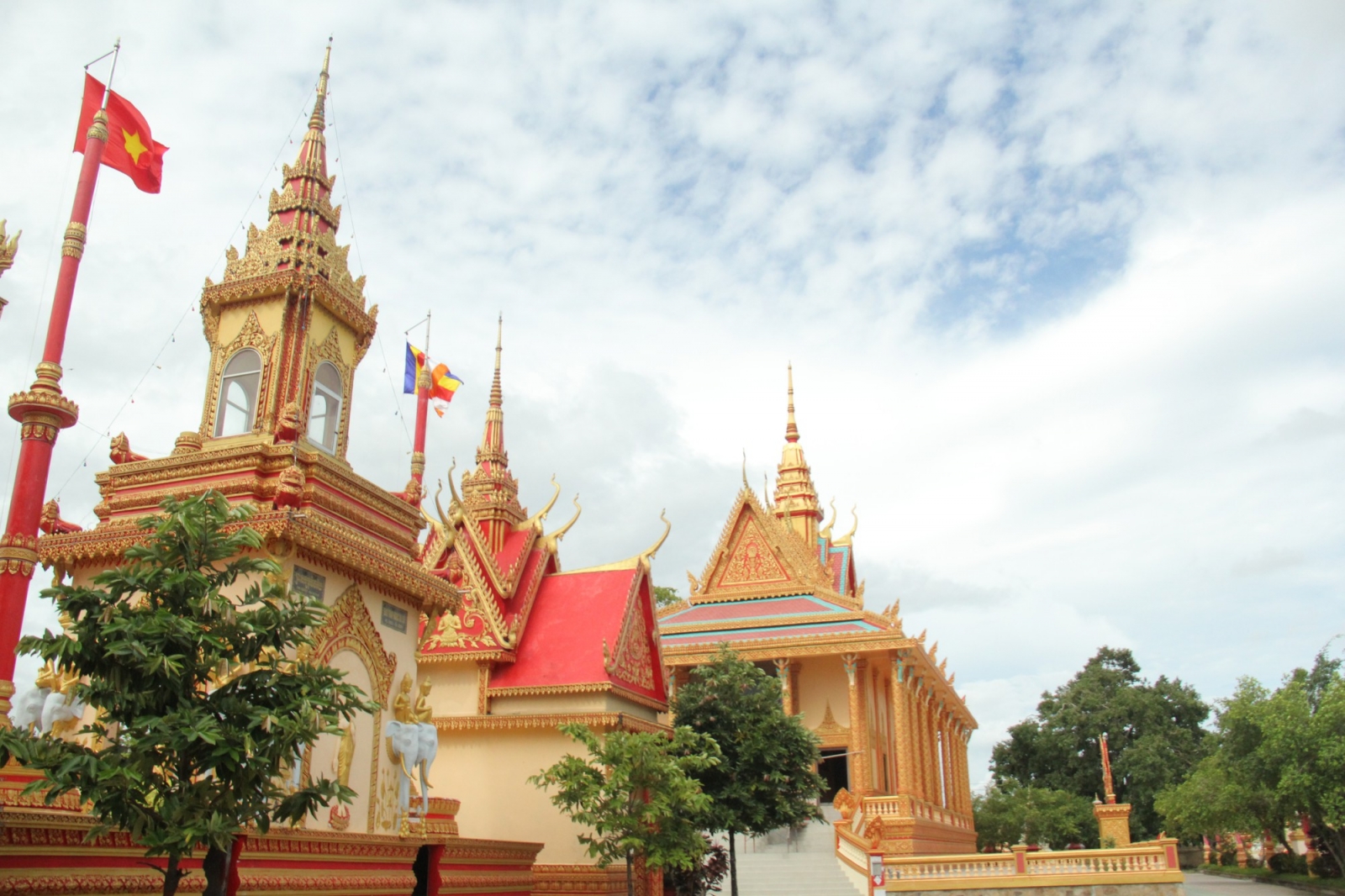 Xiêm Cán: Ngôi chùa Khmer lớn và lộng lẫy nhất ở Nam Bộ