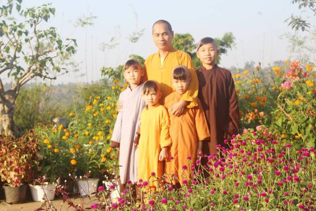 Tịnh xá Ngọc Đạt tràn ngập sắc xuân