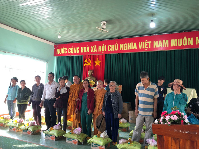 Phật giáo Gia Lai: Xuân Yêu Thương mang hạnh phúc đến mọi nhà
