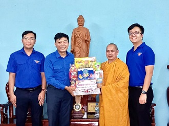 Đăk Nông: Tỉnh đoàn, Hội Liên hiệp Thanh niên tỉnh chúc mừng Phật đản Tịnh xá Ngọc Đạt