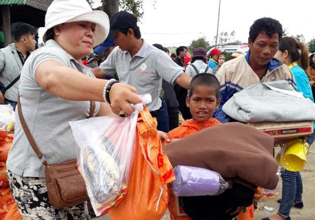 Gia Lai: Hơn 700 phần quà đến các hộ nghèo và học sinh