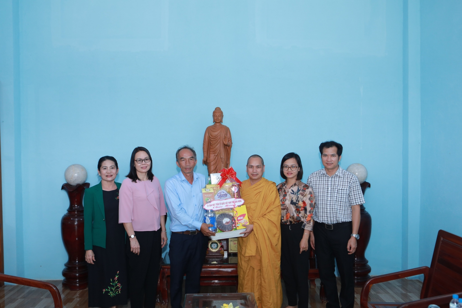 Đăk Nông: Lãnh đạo UBMTTQVN tỉnh, UBMTTQVN TP. Gia Nghĩa chúc mừng Phật đản PL. 2567 đến Tịnh xá Ngọc Đạt 
