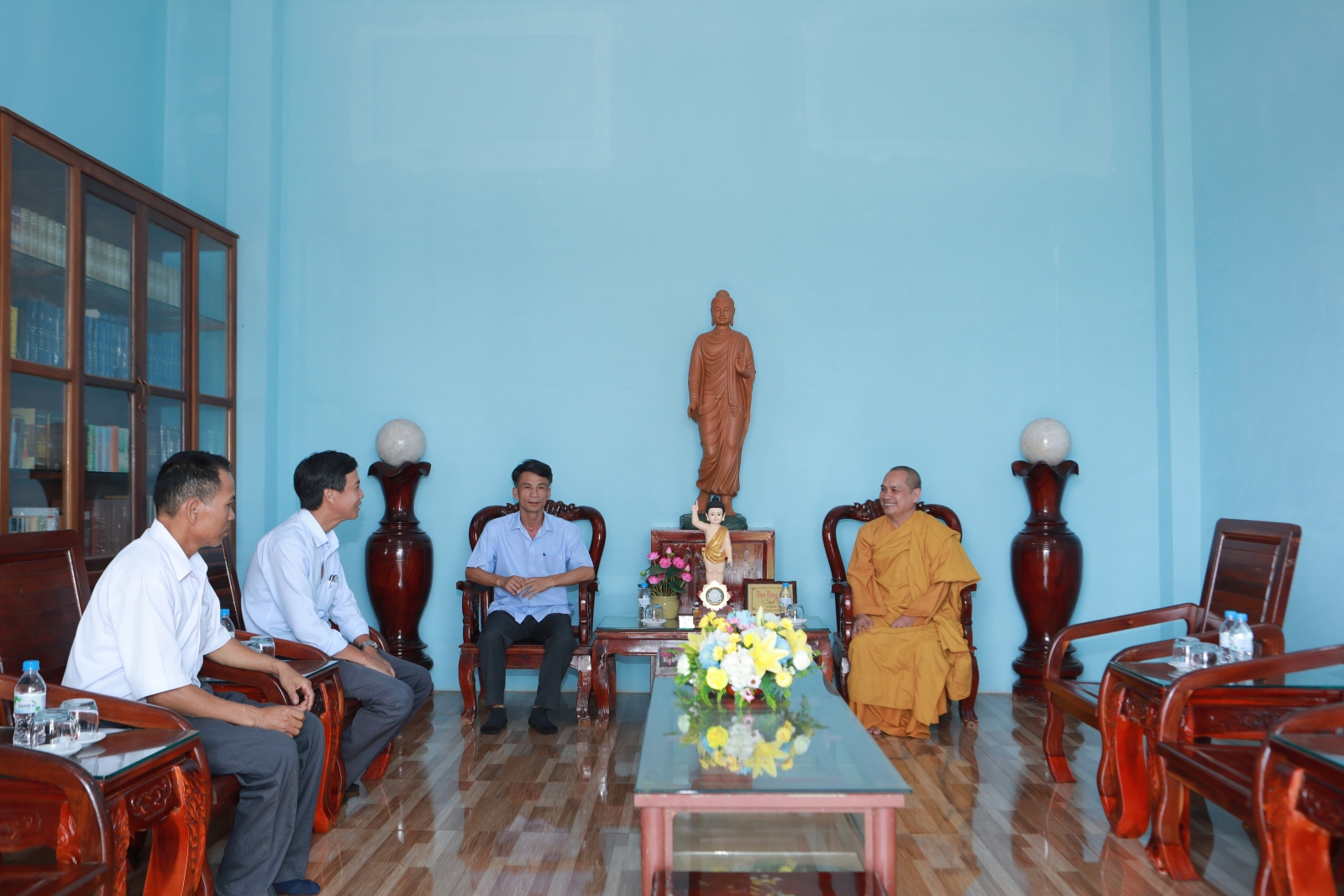 Lãnh đạo phường Nghĩa Phú chúc mừng Lễ Phật đản PL.2567-DL.2023 đến Tịnh xá Ngọc Đạt