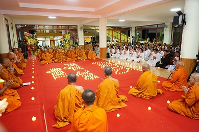 Kiên Giang: Đêm Hoa đăng, thiền tọa tri ân đến đức Tổ sư Minh Đăng Quang