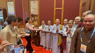 Đoàn GHPGVN dâng tịnh tài đến Tăng Ni sinh đang du học tại Ấn độ