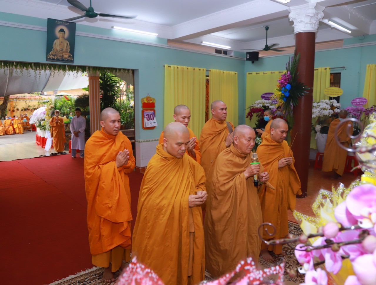 TP-HCM: Chư Tôn đức Giáo phẩm Giáo đoàn III kính viếng tang Cố Ni trưởng Tràng Liên.