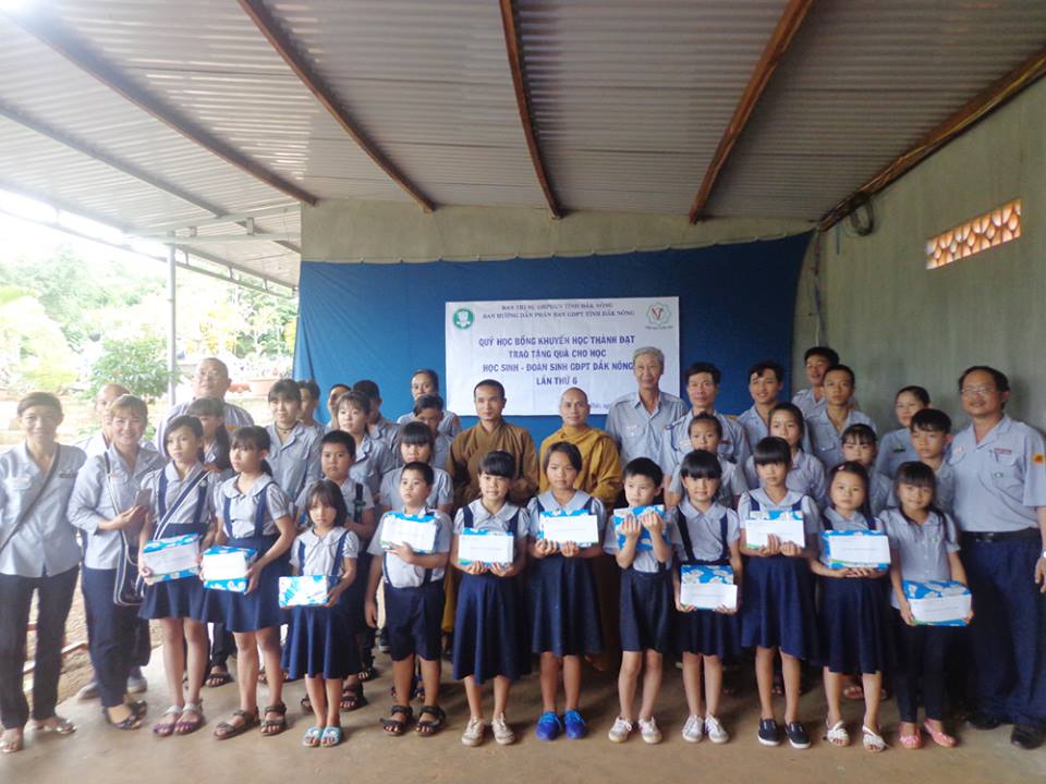 Diễn đàn Phật học Vườn Tâm trao học bổng