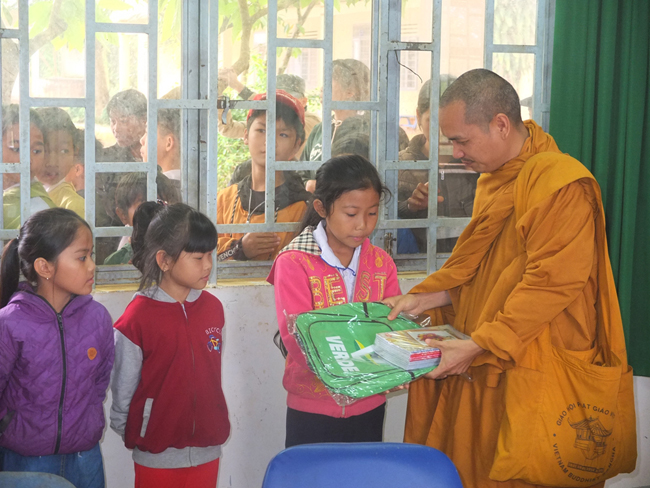 Quỹ Học bổng Thành Đạt tặng 100 suất học bổng khuyến học
