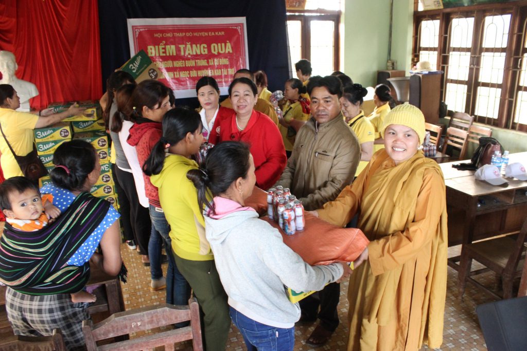 Đăk Lăk: Tịnh xá Ngọc Bửu tặng quà bà con người ngèo vùng sâu đón tết xuân Kỷ Hợi – 2019