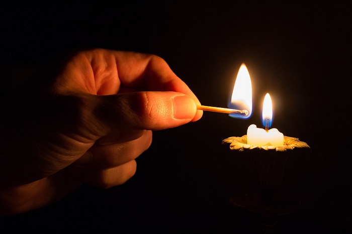 Hãy tự mình thắp đuốc lên mà đi