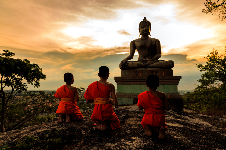Hãy tự mình thắp đuốc lên mà đi