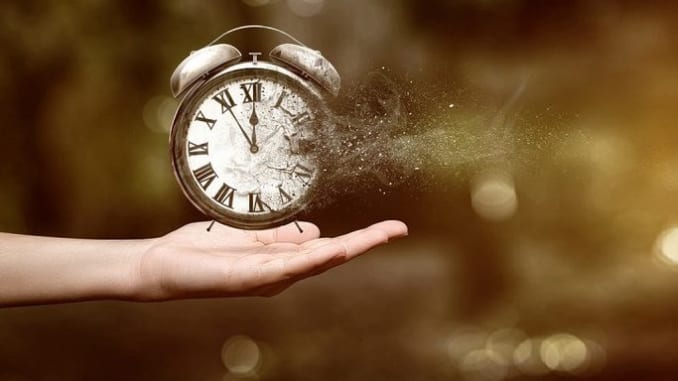 Cuộc đời bạn đang gánh nước hay đào giếng