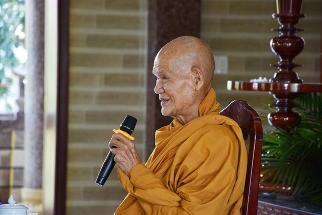 Khóa tu chư Ni Giáo đoàn 6: HT. Giác Tường chia sẻ kinh nghiệm tu học của mình