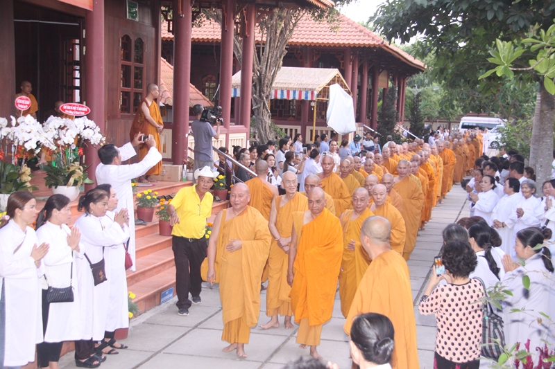 Chư Tôn đức các Giáo đoàn tưởng niệm Tổ sư Minh Đăng Quang vắng bóng lần thứ 65