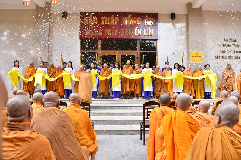 Pháp viện Minh Đăng Quang: Khánh thành bảo tháp Hồng Ân