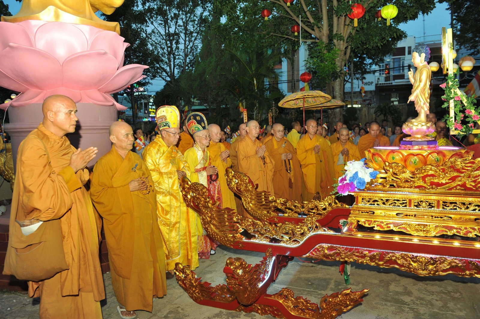 Phật giáo Gia Lai cung rước Thái tử Đản sanh