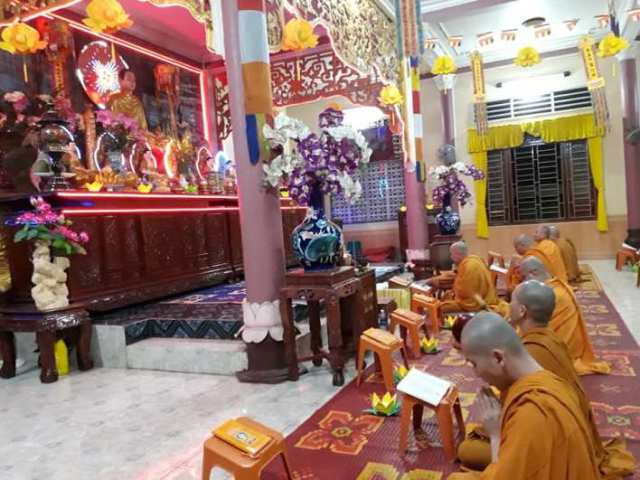 Gia Lai: Đêm hoa đăng mừng vía Phật A Di Đà