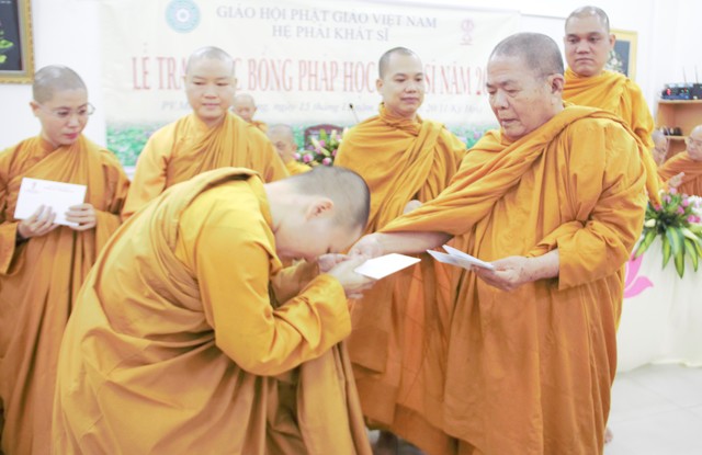 Hệ phái Khất sĩ trao học bổng cho Tăng Ni sinh năm 2019
