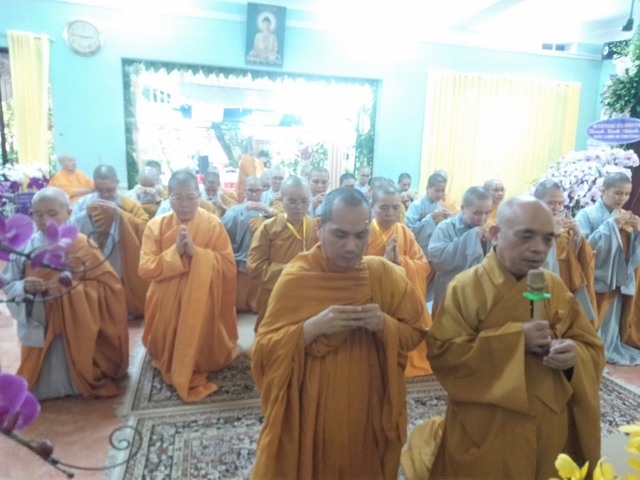 Học viện Phật giáo TPHCM: Giảng viên và sinh viên khoa Trung văn viếng tang NT. Ngoạt Liên