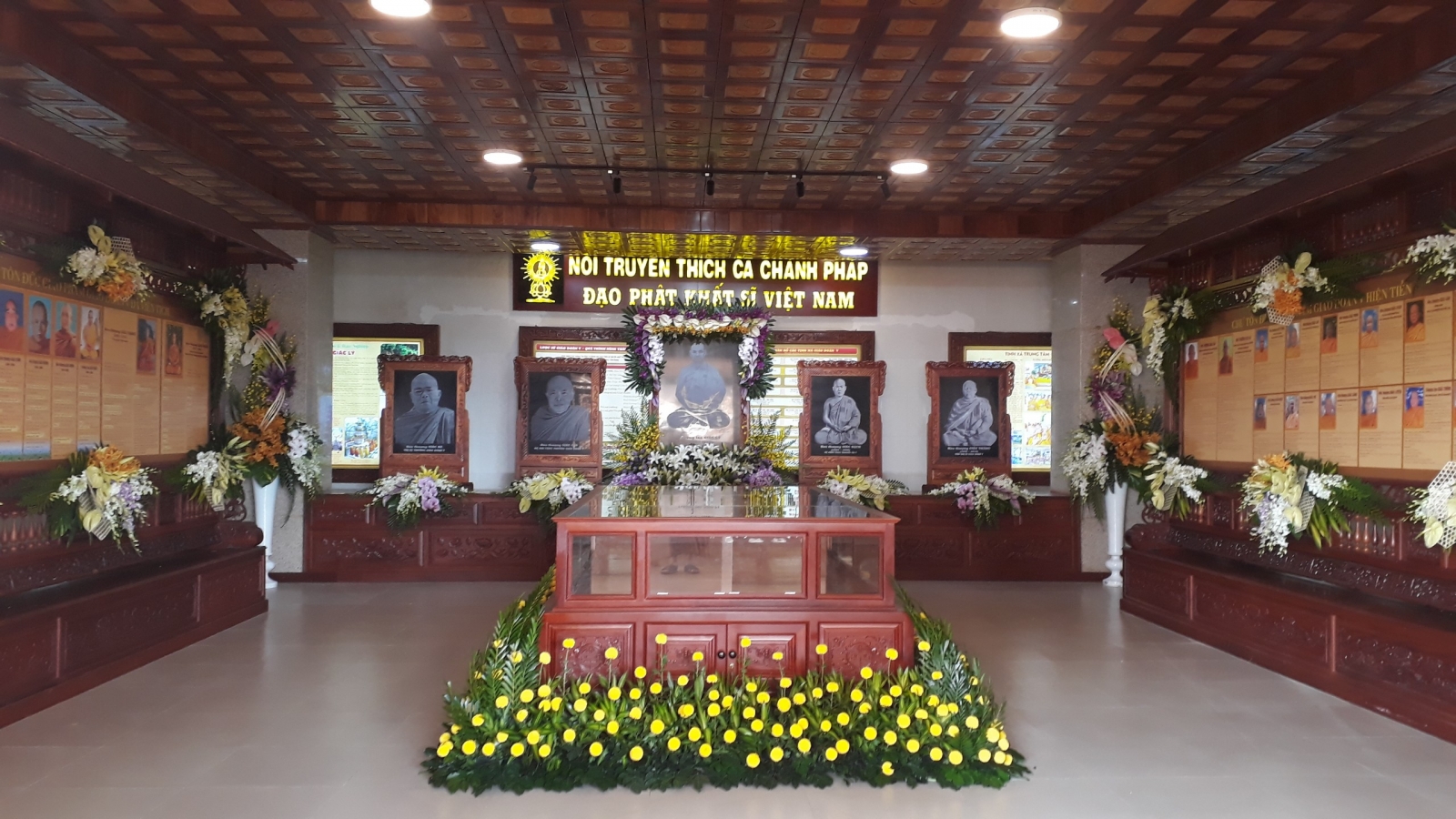 Pháp viện Minh Đăng Quang: Công tác chuẩn bị cho lễ khánh thành tháp Hồng Ân đã hoàn thành