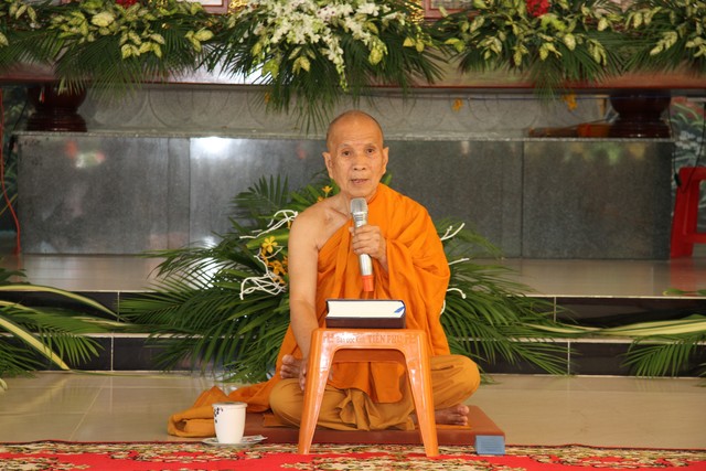 Khóa tu Khất sĩ lần thứ 30: HT Giác Minh chia sẻ đề tài 