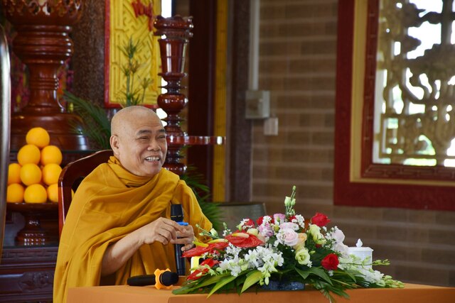 Ngày thứ 5 Khóa tu chư Ni GĐ VI: HT. Giác Toàn chia sẻ bài Kinh Trú Độ Thọ