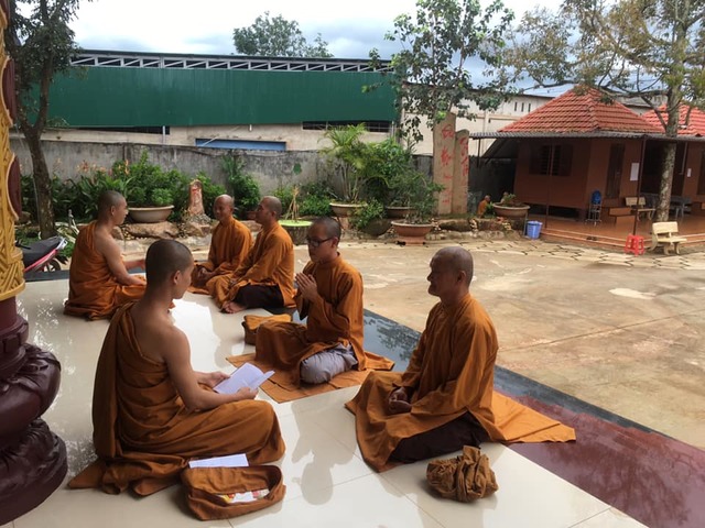 Chư hành giả cùng nhau sách tấn trong sự tu tập tại Khóa bồi dưỡng lần thứ 19