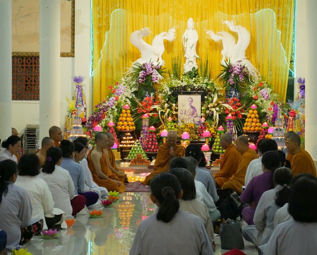 Tịnh xá trung tâm: Hoa đăng Kỷ niệm Bồ-tát Quán Thế Âm và Khánh đản Đức Tổ sư Minh Đăng Quang