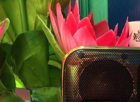 Nằm nghe pháp có tội không?