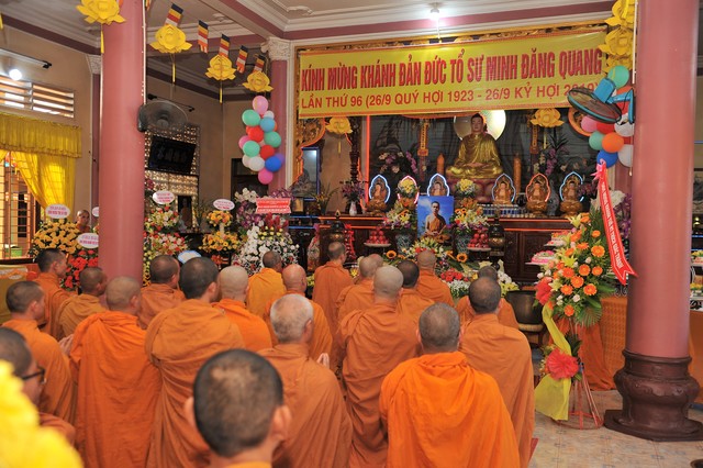 Gia Lai: Chư Tôn đức mừng khánh đản đức Tổ sư Minh Đăng Quang