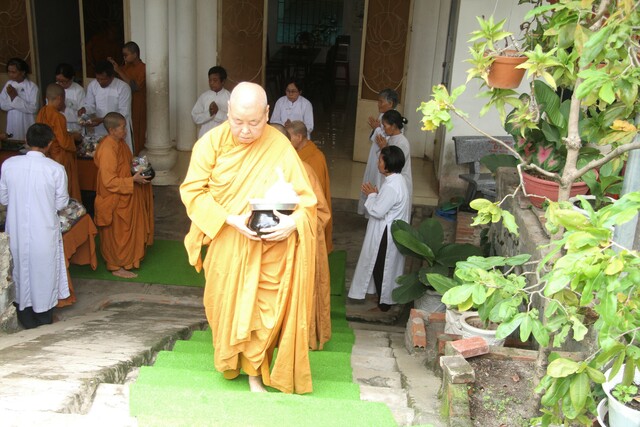 Ngày tu thứ 5: NT. Hiệp Liên giảng về đề tài trụ trì và tiếp tăng độ chúng