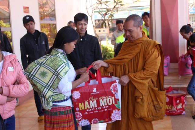 Đăk Nông: Tịnh xá Ngọc Đạt trao 400 phần quà Tết Kỷ Hợi cho các hoàn cảnh khó khăn