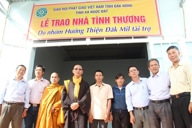 Tịnh xá Ngọc Đạt trao nhà tình thương tại Đăk Nông
