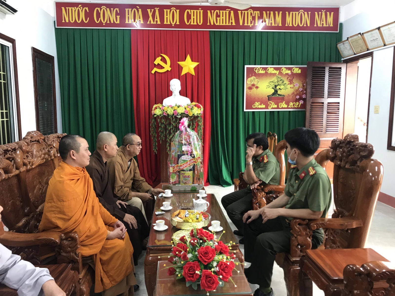 An Nhơn: Ban Trị sự GHPGVN thị xã An Nhơn chúc tết Chính quyền địa phương.