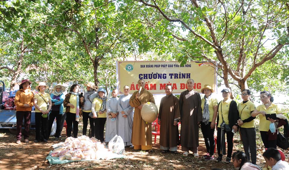 Đăk Nông: Ban Hoằng Pháp Phật giáo tỉnh Đăk Nông thực hiện chương trình Áo Ấm Mùa Đông.