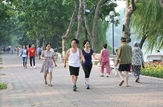 Đi bộ bao nhiêu phút mỗi ngày để kéo dài tuổi thọ?
