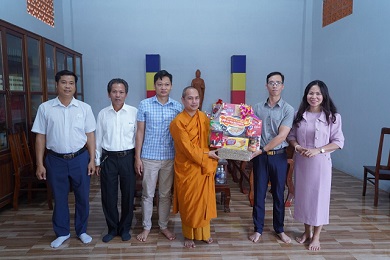 Đăk Nông: Lãnh đạo TP.Gia Nghĩa và công an Thành phố đến Tịnh xá Ngọc Đạt chúc mừng Phật đản PL. 2566