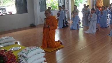Phật tử đạo tràng Ngọc Trường (huyện Đăk Song) cúng dường trường hạ Tịnh xá Ngọc Đạt