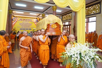 Đăk Lăk: Chư Tôn đức Hệ phái Khất sĩ truy điệu, cung tống kim quan cố Trưởng lão HT. Giác Phương đi trà-tỳ