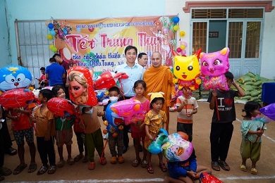 Đăk Nông: 400 suất quà trung thu đến với thiếu nhi xã Quảng Tín